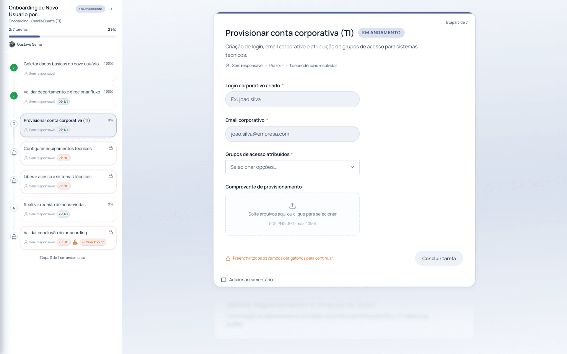 Execução 'Onboarding - Camila Duarte (TI)' no Cadenio, com a lista de etapas à esquerda e a tarefa 'Provisionar conta corporativa (TI)' aberta: a instrução, os campos obrigatórios de login, e-mail, grupos de acesso e comprovante, e o aviso para preencher os campos antes de concluir.