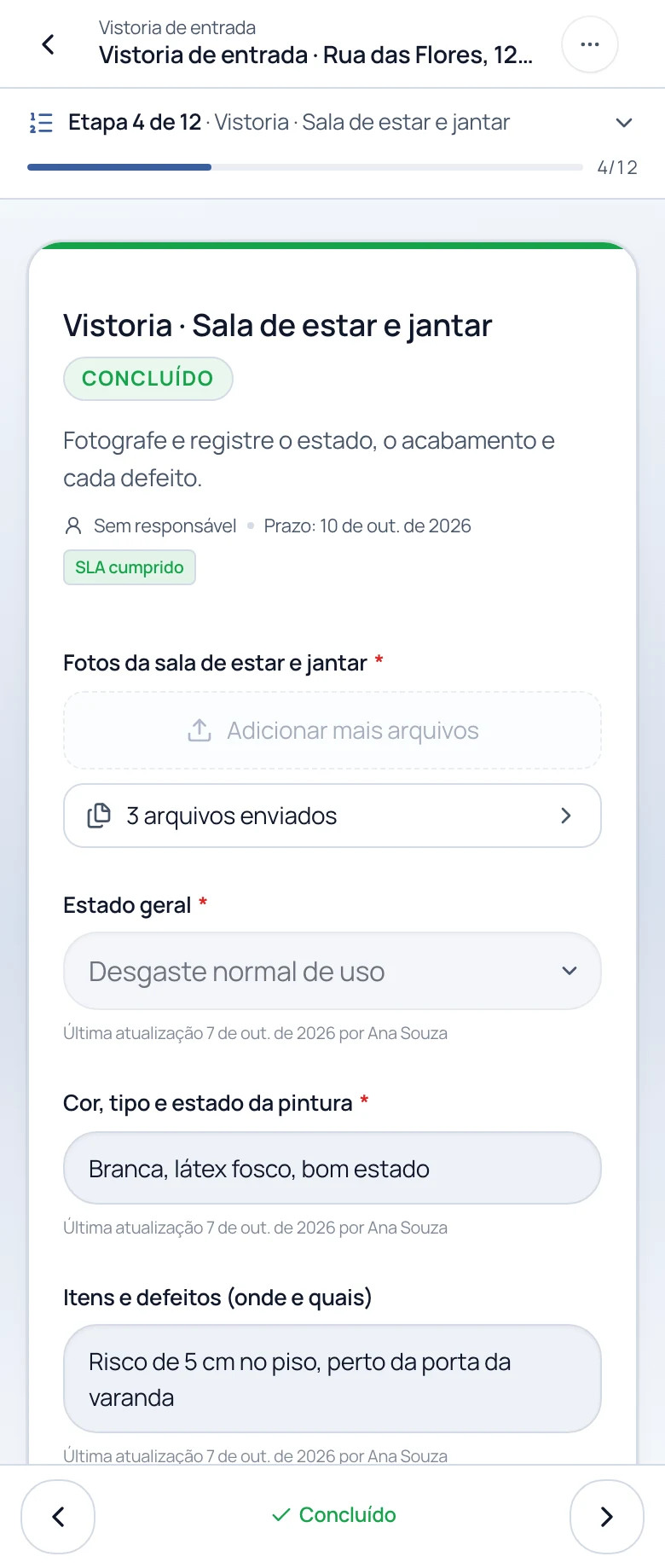 Sala de estar concluída no celular, com 3 fotos enviadas e o estado de cada item